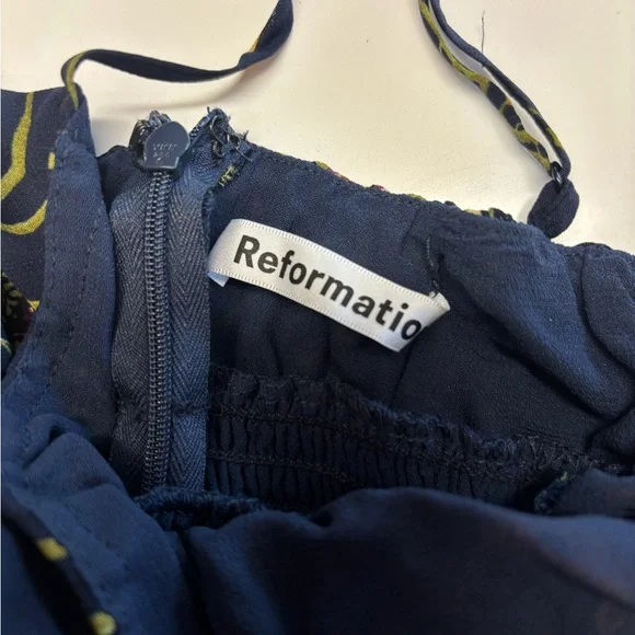 Reformation Genie Midi Dress in blue flora 4 - Picture 5 of 9